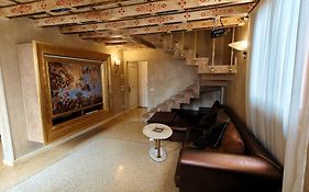Opera Luxury Apartment